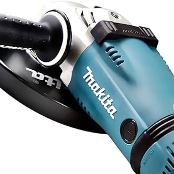 A Esmerilhadeira Angular GA9020 da Makita é uma ferramenta profissional ideal para uma variedade de aplicações, desde trabalhos automotivos até fundições e mecânica.