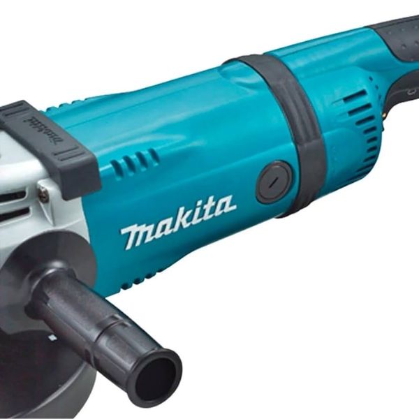 A Esmerilhadeira Angular GA7030 da Makita é uma ferramenta versátil e eficiente, projetada para esmerilhar, lixar e cortar metais e pedras a seco.