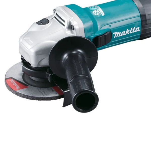 A Esmerilhadeira Angular Makita 4.1/2” GA4540R é uma ferramenta robusta e confiável projetada para atender às demandas dos profissionais mais exigentes.