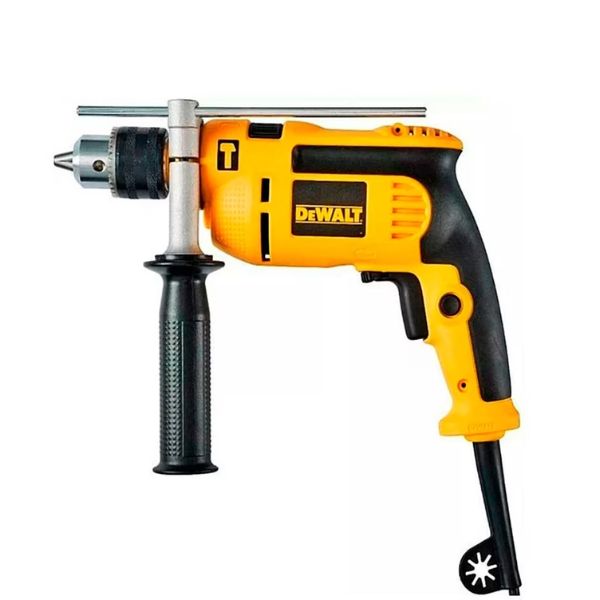 FURADEIRA DE IMPACTO DEWALT COM POTÊNCIA DE 710 W. ACOMPANHA CHAVE DE MANDRIL.