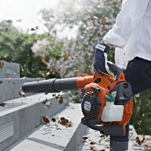 O Soprador de Folhas Husqvarna 125BVx é a escolha ideal para quem busca desempenho, praticidade e versatilidade no cuidado de jardins
