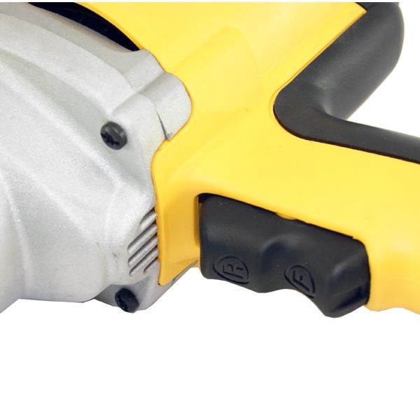 A CHAVE DE IMPACTOR DW294 DA DEWALT POSSUI UM POTENTE MOTOR DE 710W DE POTENCIA E UM TORQUE MÁXIMO DE 440 Nm, COM O INTERRUPTOR COM GATILHO BASCULANTE PARA OPERAÇÃO RÁPIDA E CONFORTÁVEL