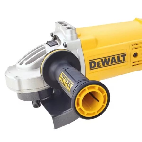 Esta esmerilhadeira angular Dewalt DWE496 oferece uma construção robusta e confiável, projetada para lidar com as aplicações mais exigentes.